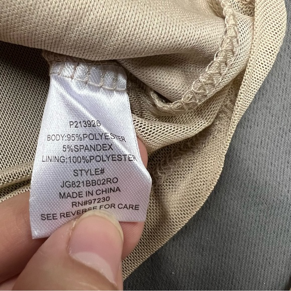 🌴Women’s Almost Famous Mesh V Neck Long Sleeve Crop Top - Picture 4 of 7